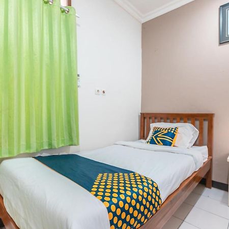 Spot On 2033 Kayumanis Homestay Syariah Jakarta Bagian luar foto