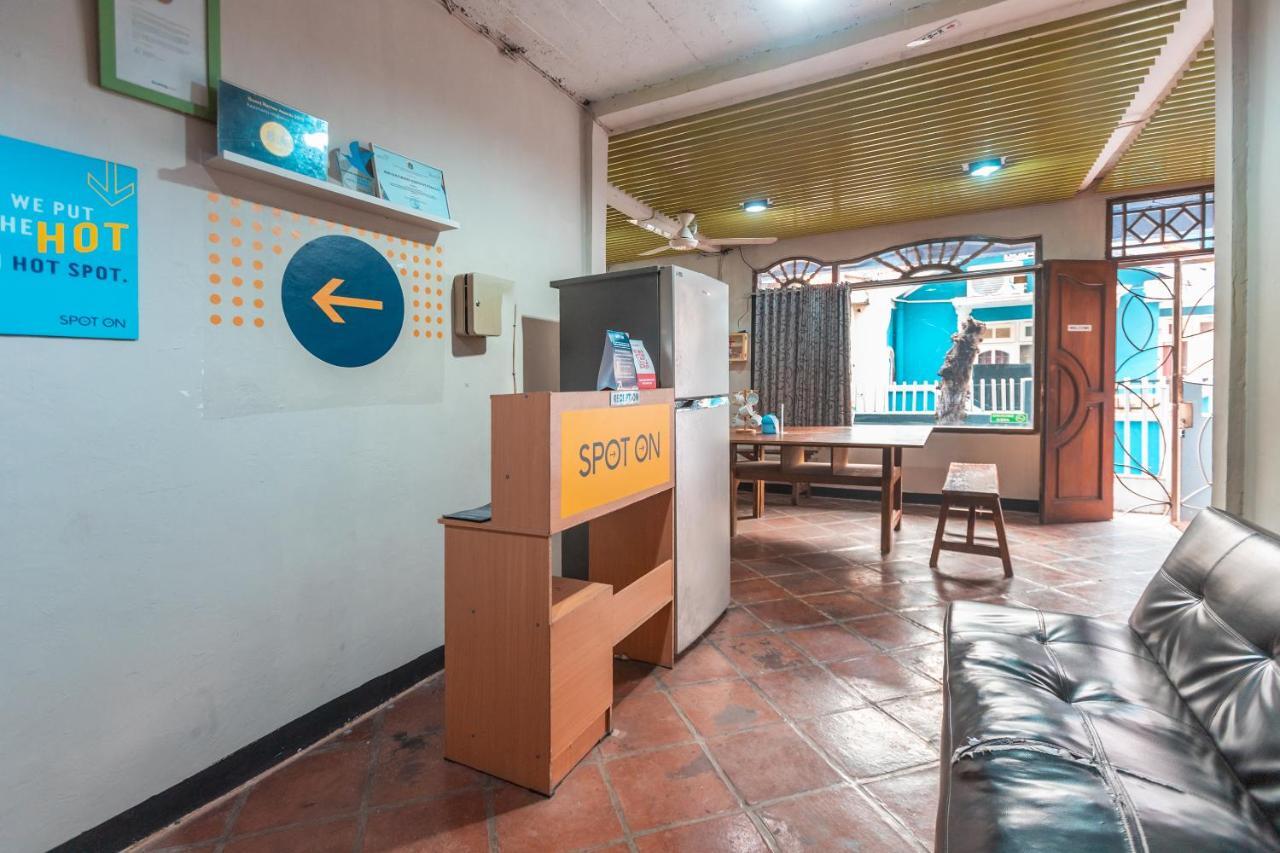 Spot On 2033 Kayumanis Homestay Syariah Jakarta Bagian luar foto