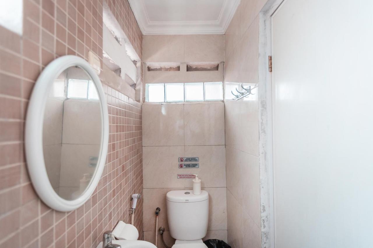 Spot On 2033 Kayumanis Homestay Syariah Jakarta Bagian luar foto