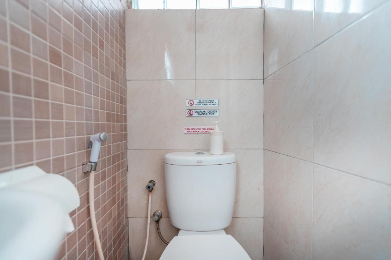 Spot On 2033 Kayumanis Homestay Syariah Jakarta Bagian luar foto