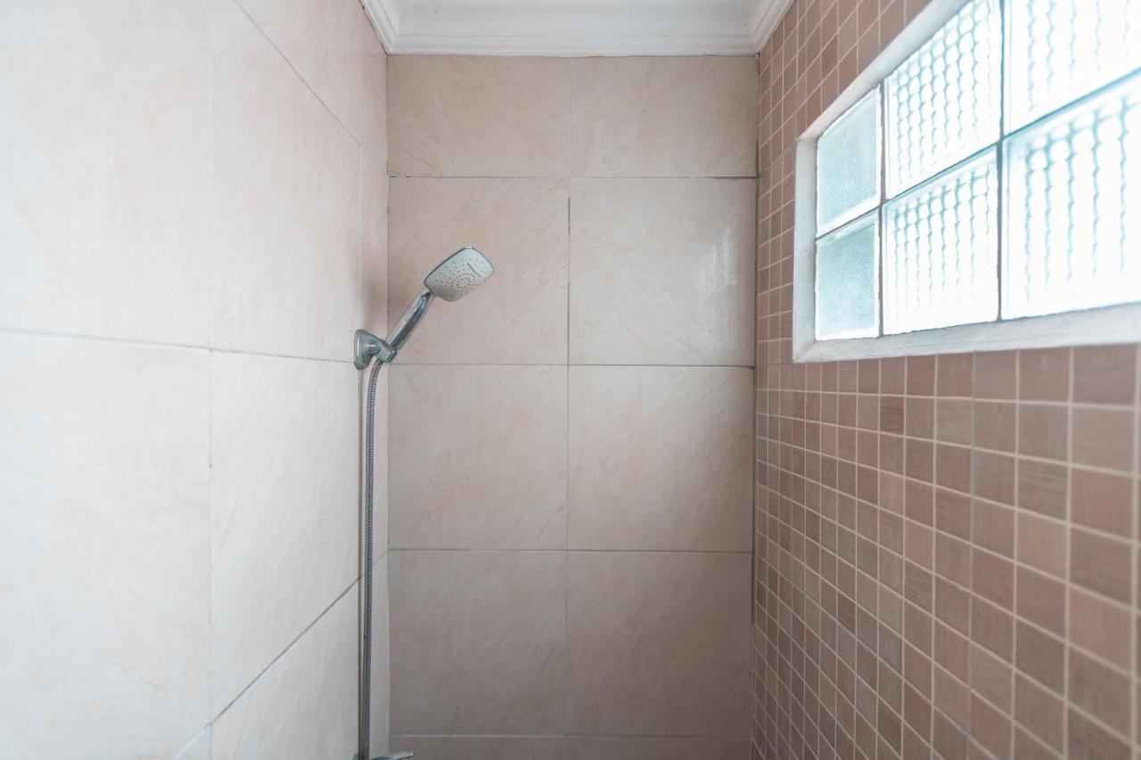 Spot On 2033 Kayumanis Homestay Syariah Jakarta Bagian luar foto