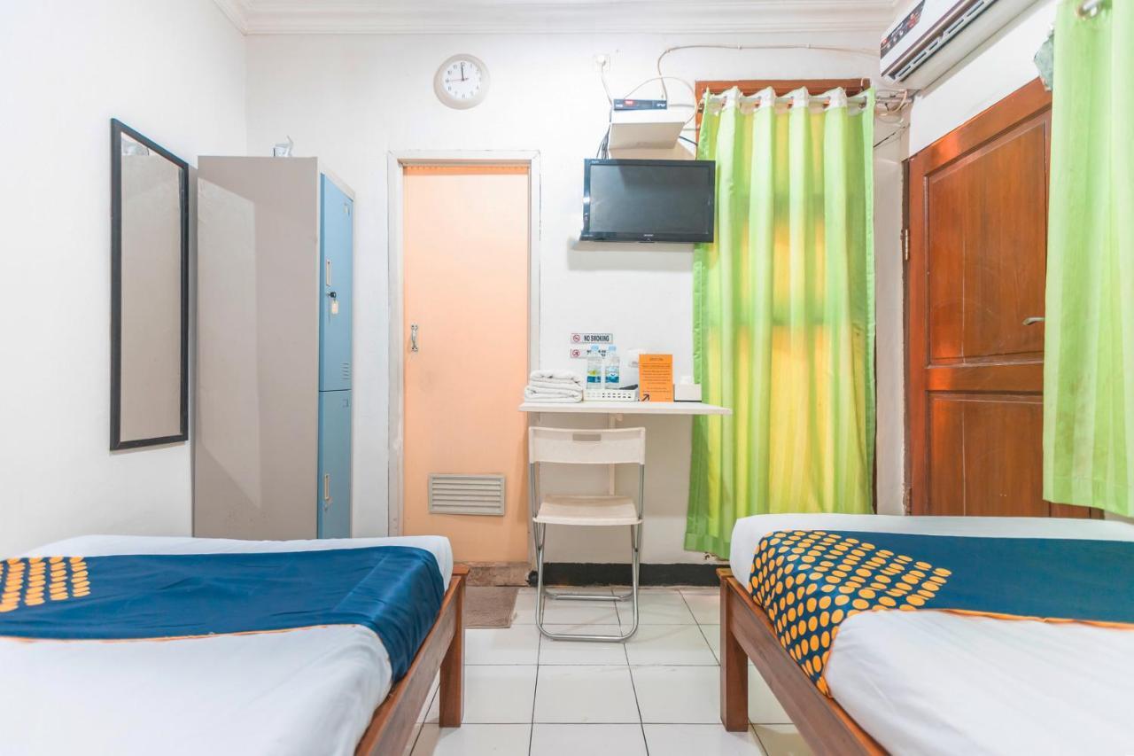 Spot On 2033 Kayumanis Homestay Syariah Jakarta Bagian luar foto