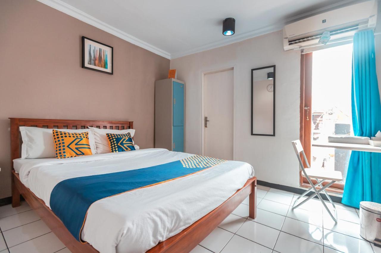 Spot On 2033 Kayumanis Homestay Syariah Jakarta Bagian luar foto