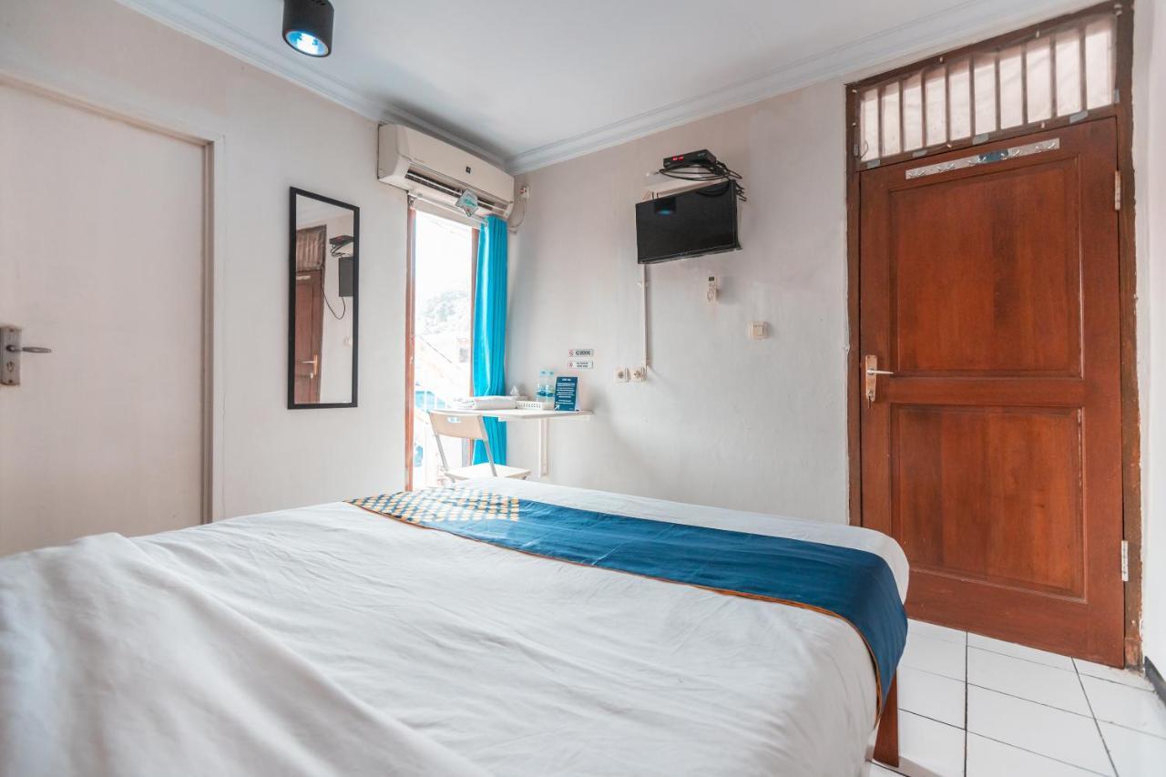 Spot On 2033 Kayumanis Homestay Syariah Jakarta Bagian luar foto