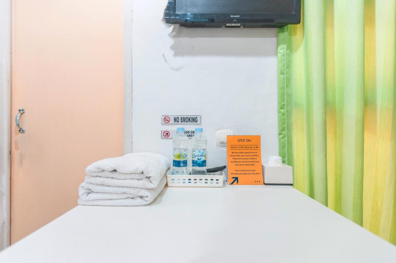 Spot On 2033 Kayumanis Homestay Syariah Jakarta Bagian luar foto