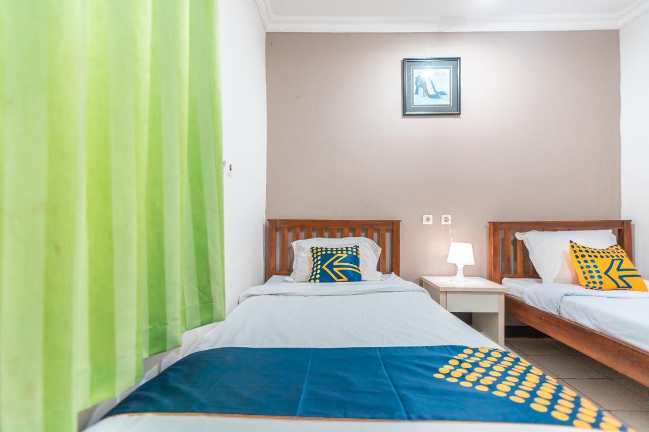 Spot On 2033 Kayumanis Homestay Syariah Jakarta Bagian luar foto