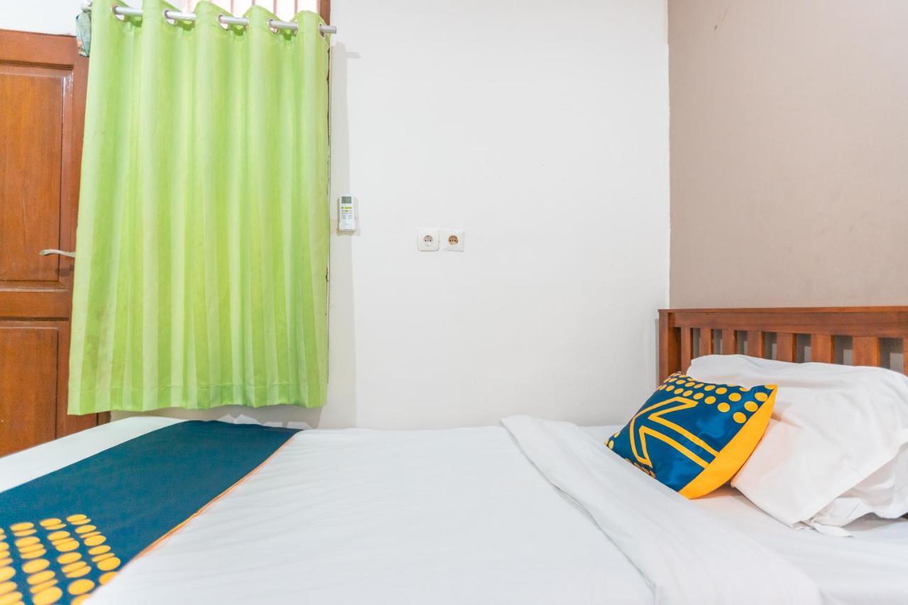 Spot On 2033 Kayumanis Homestay Syariah Jakarta Bagian luar foto