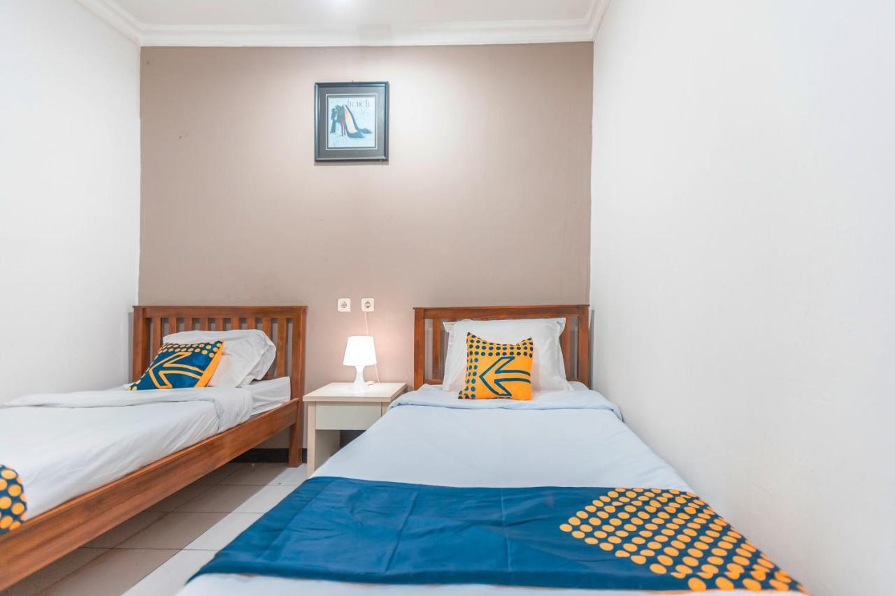 Spot On 2033 Kayumanis Homestay Syariah Jakarta Bagian luar foto