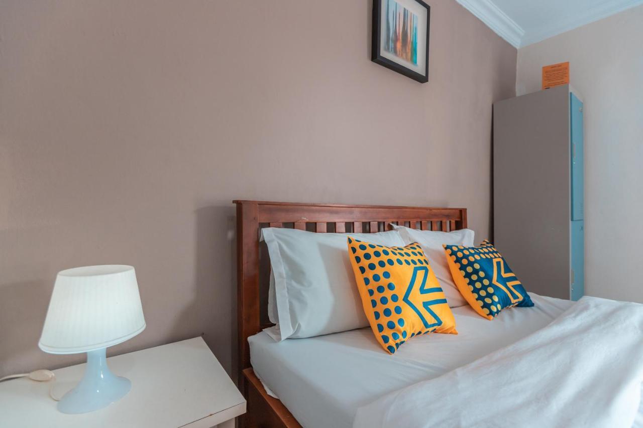 Spot On 2033 Kayumanis Homestay Syariah Jakarta Bagian luar foto