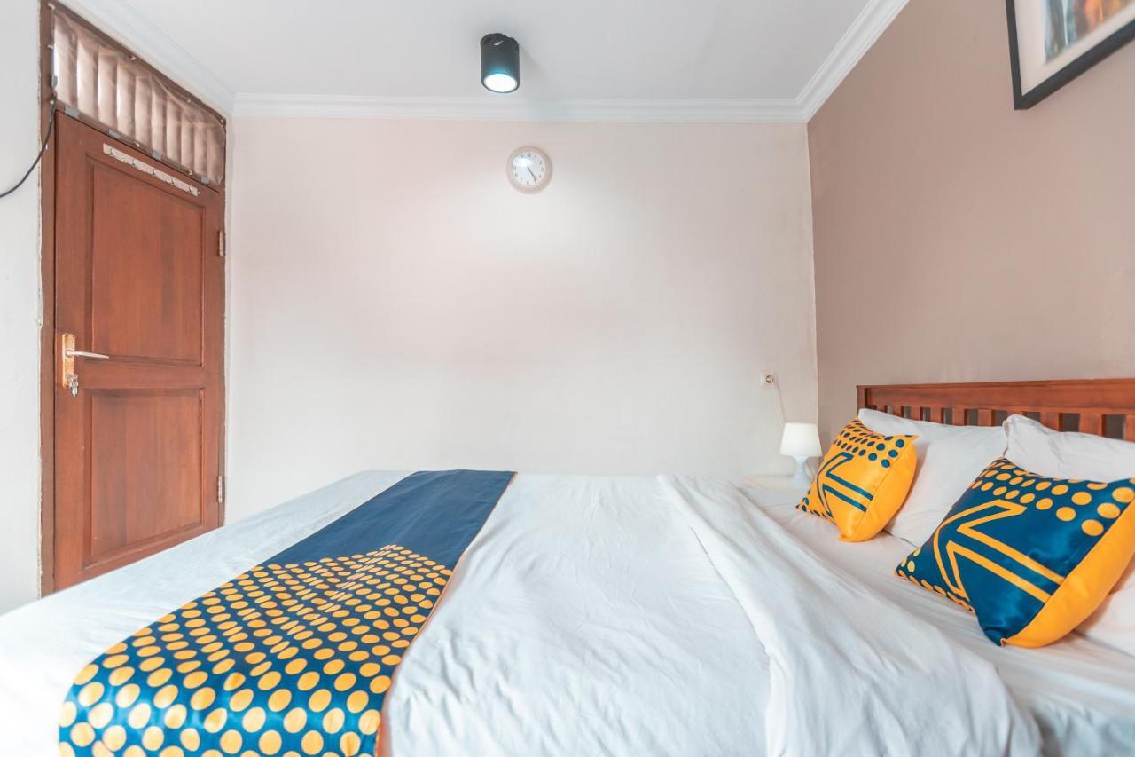 Spot On 2033 Kayumanis Homestay Syariah Jakarta Bagian luar foto