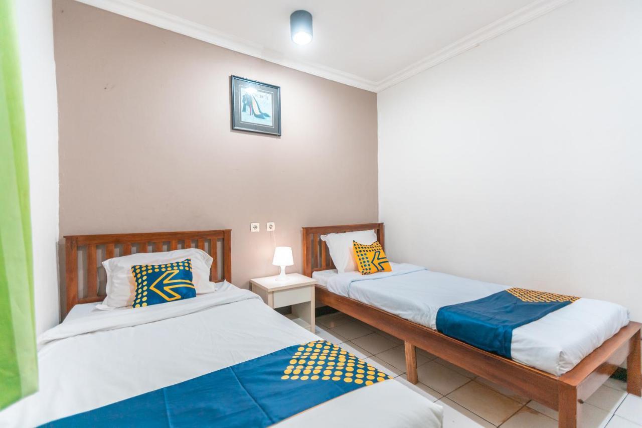 Spot On 2033 Kayumanis Homestay Syariah Jakarta Bagian luar foto