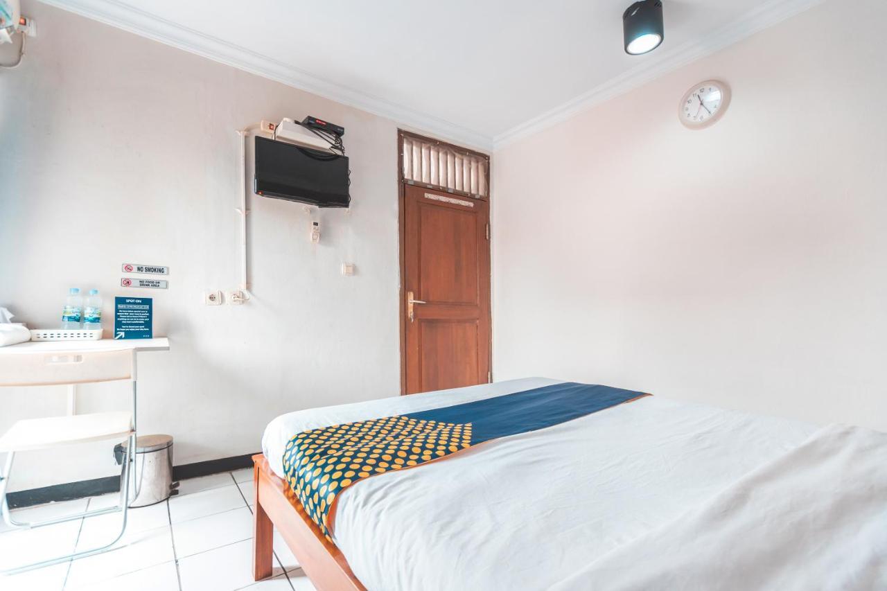 Spot On 2033 Kayumanis Homestay Syariah Jakarta Bagian luar foto