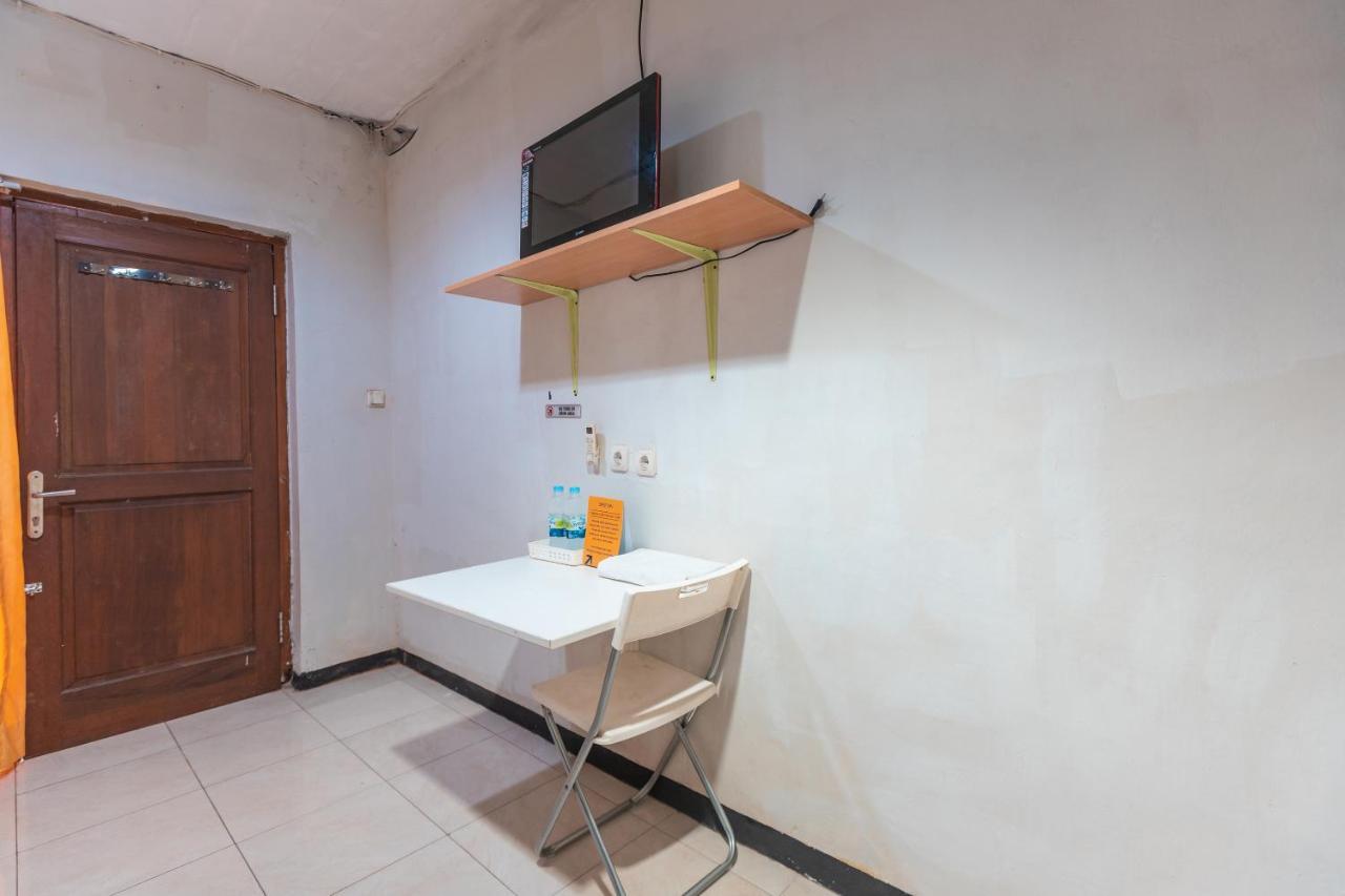 Spot On 2033 Kayumanis Homestay Syariah Jakarta Bagian luar foto