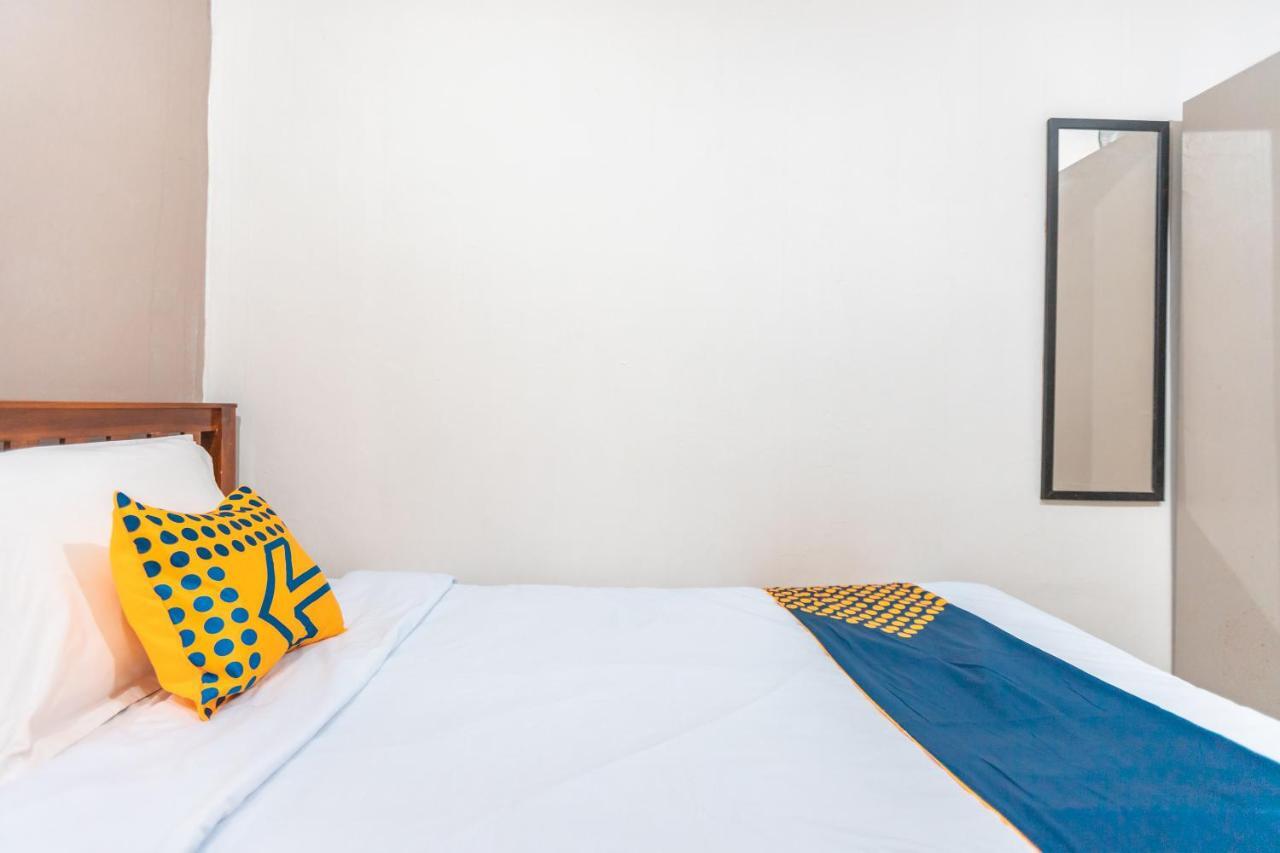 Spot On 2033 Kayumanis Homestay Syariah Jakarta Bagian luar foto