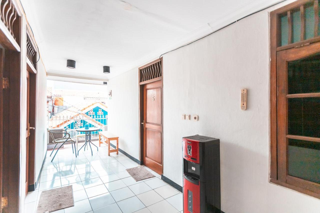 Spot On 2033 Kayumanis Homestay Syariah Jakarta Bagian luar foto
